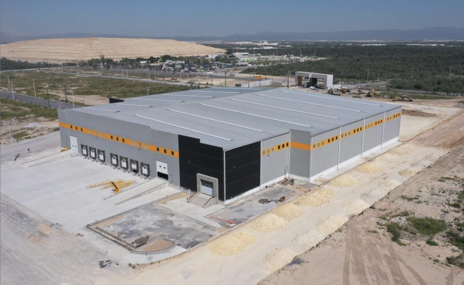 Pintura en muros precolados — Industrial Park Los Arcos